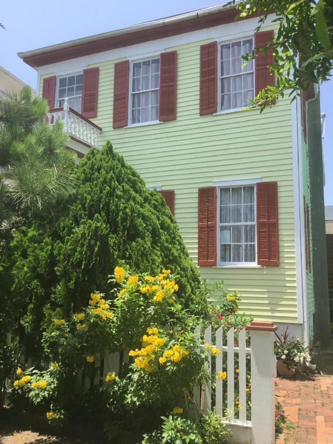 Studio Apartment At Historical House Galveston Exterior photo